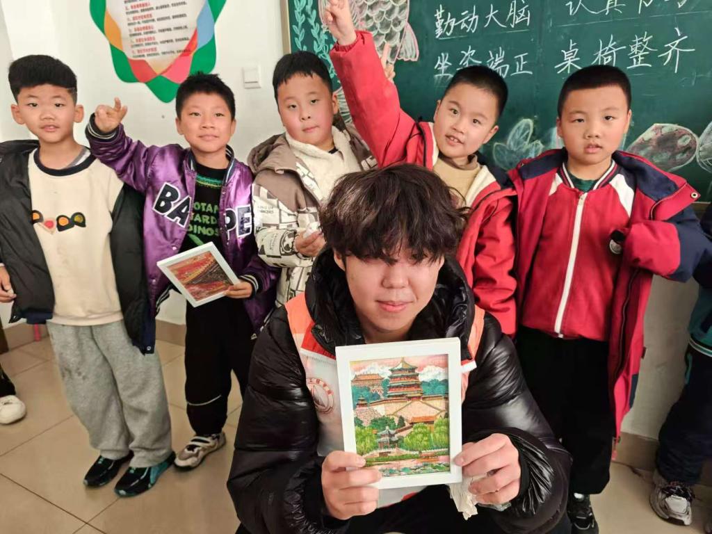 百万大学生进社区|春晖志愿者服…