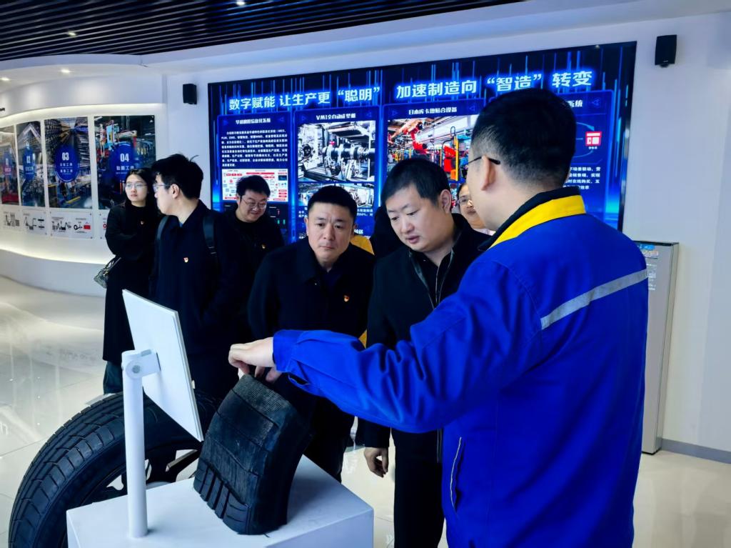 知行合一悟匠心 师生携手企业行…