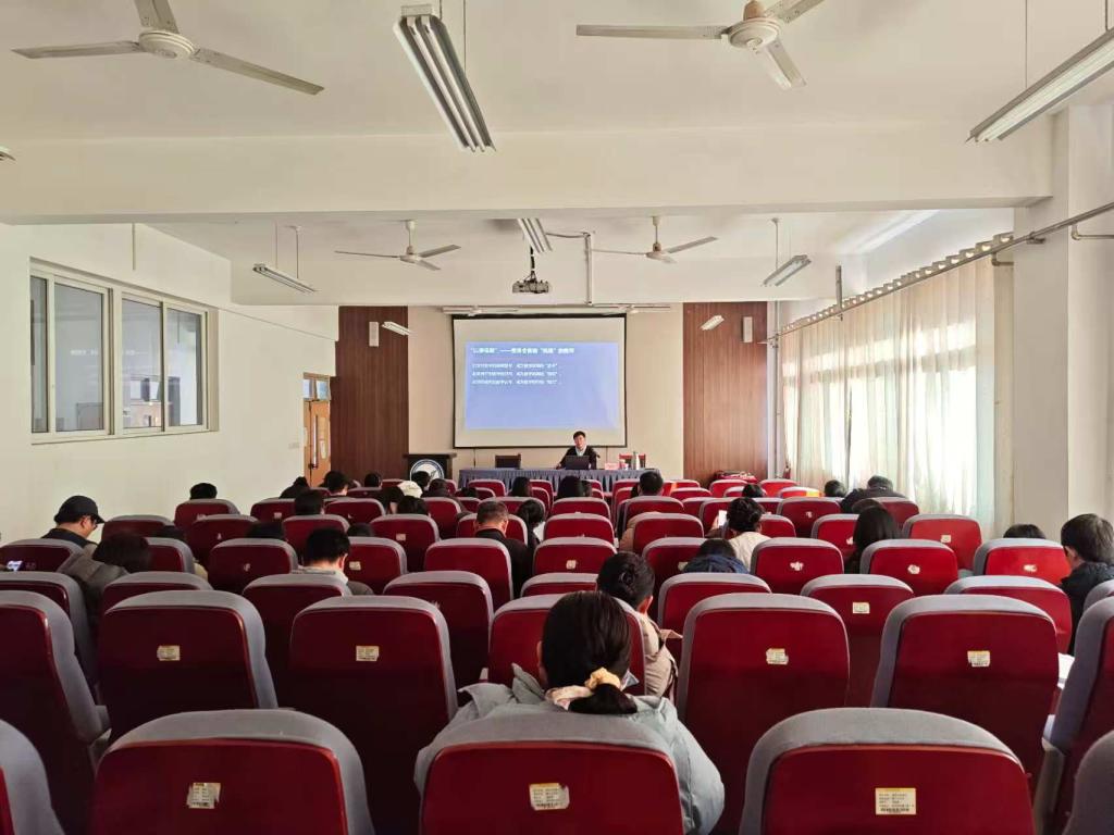 以赛促教强本领 赋能课程新发展…