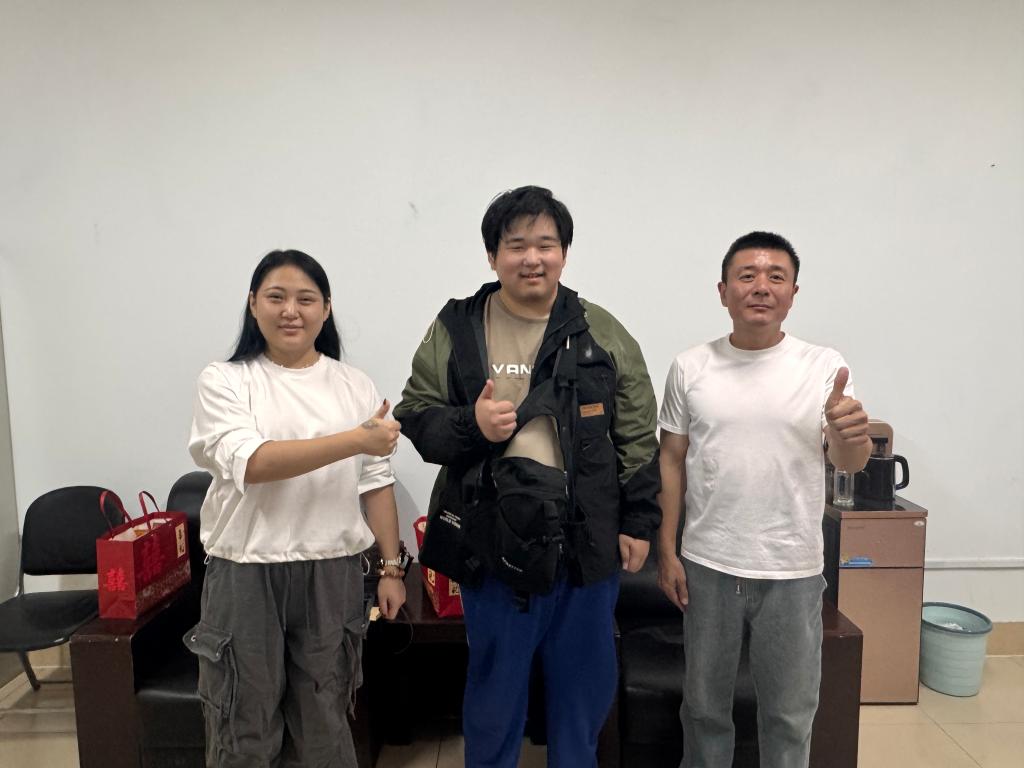 深夜援手暖人心 见义勇为显担当…